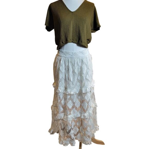 Shyanne Dresses & Skirts - Shyanne White Geometric Lace Skirt with Slit and Lining Size Medium